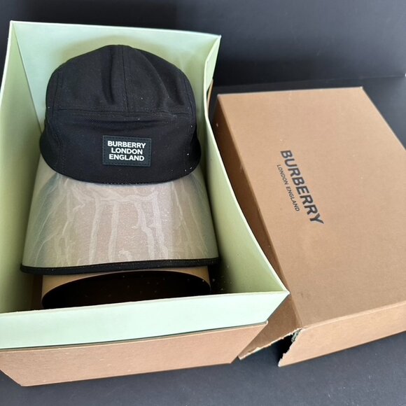 Burberry Logo Bonnet Bucket Hat Clear Visor Size M NEW - Picture 1 of 11